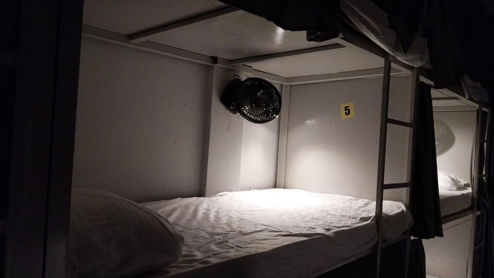 Saffron Dormitory Goregaon East ムンバイ エクステリア 写真