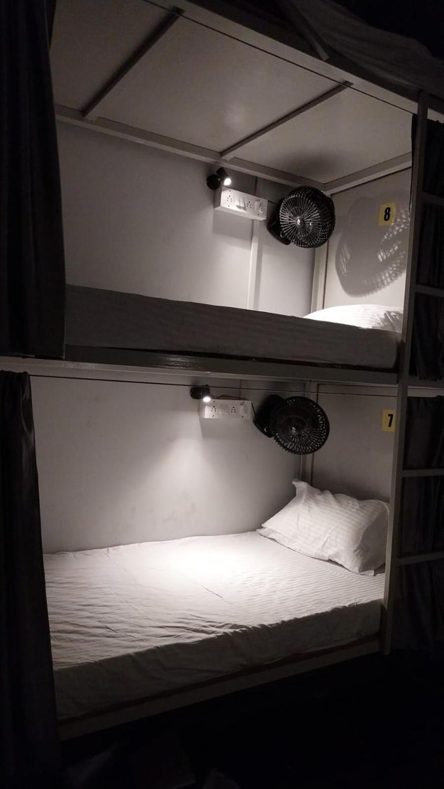 Saffron Dormitory Goregaon East ムンバイ エクステリア 写真