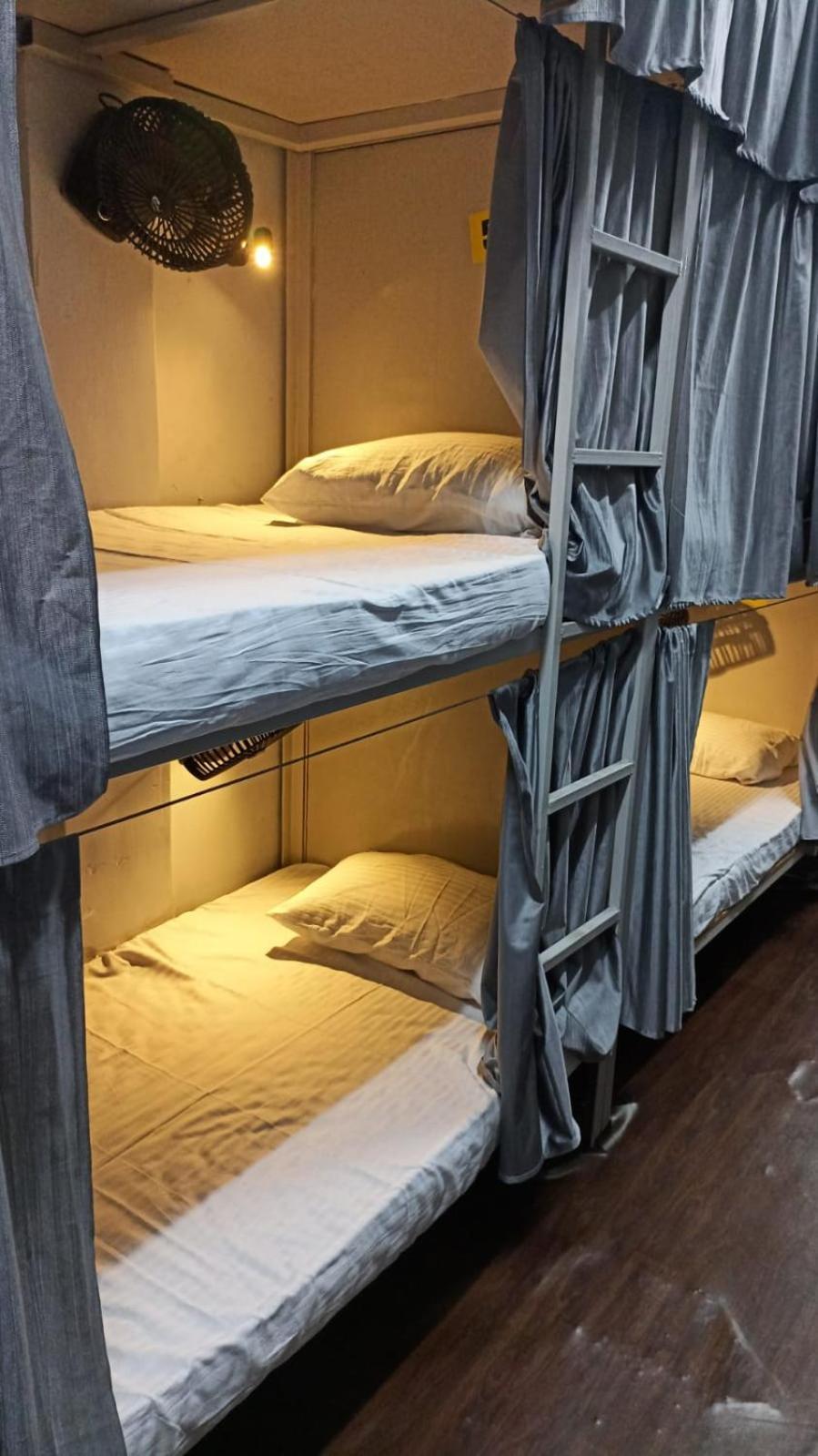 Saffron Dormitory Goregaon East ムンバイ エクステリア 写真